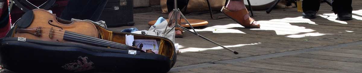 Dekoratives Bild mit Musikinstrumenten